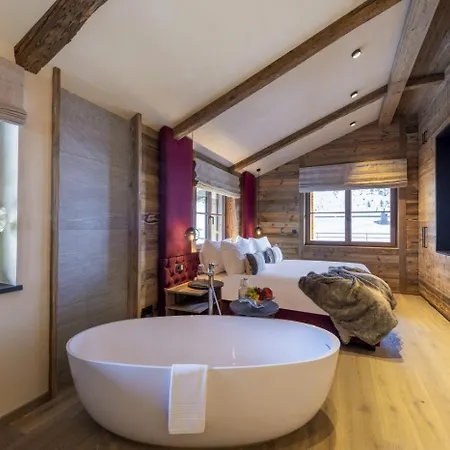 Villa 6br Lech Chalet 4 -heated Pool&gym - What'app - 0034-635-520-036 - For Reservations!