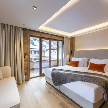 Villa 6br Lech Chalet 4 -heated Pool&gym - What'app - 0034-635-520-036 - For Reservations!
