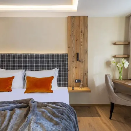 6br Lech Chalet 4 -heated Pool&gym - What'app - 0034-635-520-036 - For Reservations! Villa *