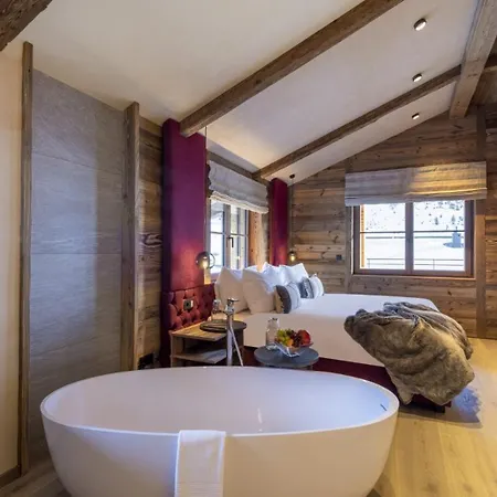 6br Lech Chalet 4 -heated Pool&gym - What'app - 0034-635-520-036 - For Reservations! Villa
